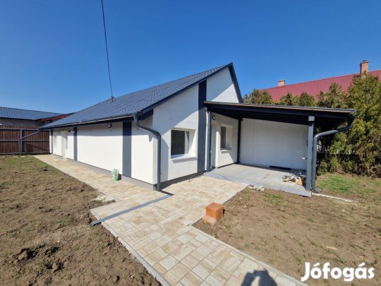 Eladó téglalakás, Szolnok