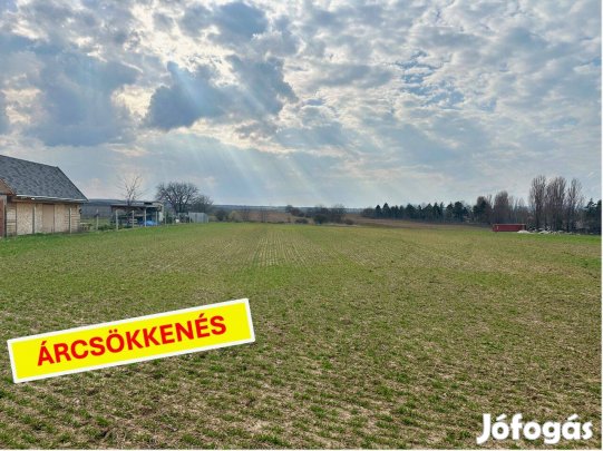 Eladó telek Balatonszárszó