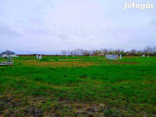 Eladó telek Jánossomorján