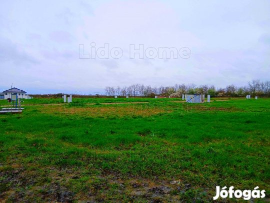 Eladó telek Jánossomorján