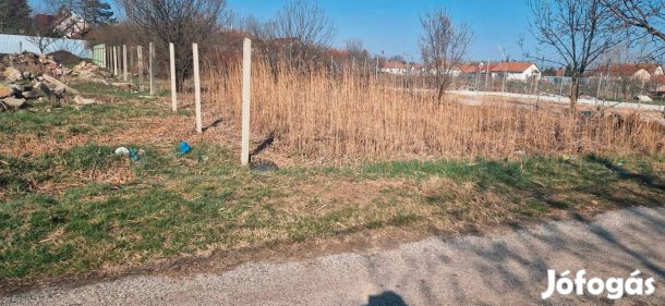 Eladó telek Jászárokszállás