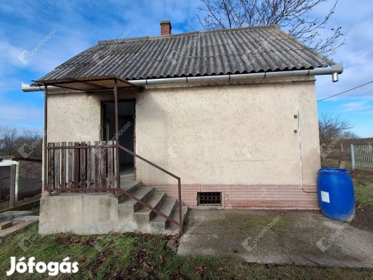 Eladó telek Komárom nyugodt környezetében!