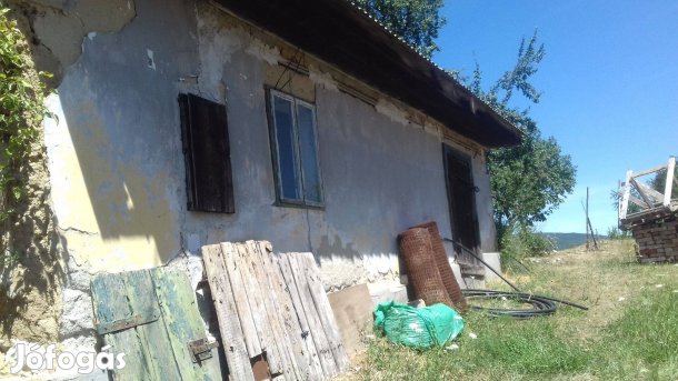 Eladó telek Vértestolnán