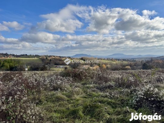 Eladó telek, Lesencefalu
