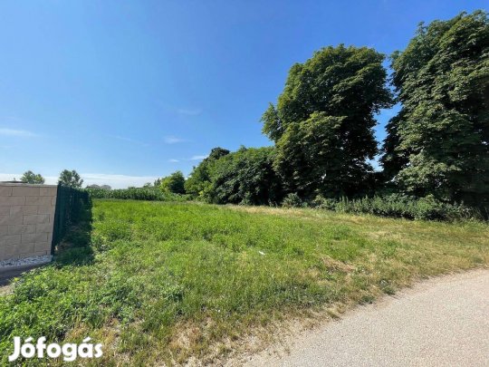Eladó telek - Ács lakóövezet