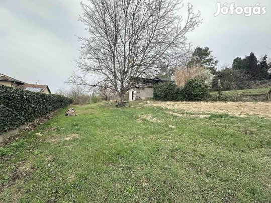 Eladó telek - Vác