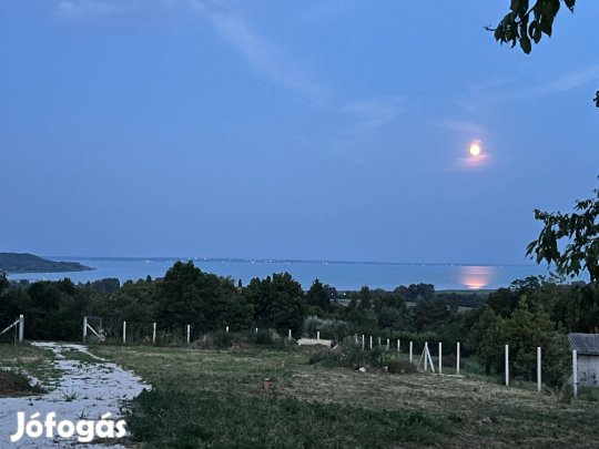 Eladó telek - örökpanorámás telek eladó Balatonalmádiban