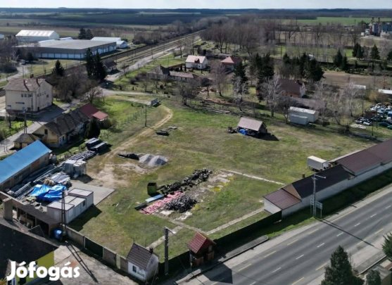 Eladó telephely Kiskorpádon kiváló elhelyezkedéssel a főút mellett!