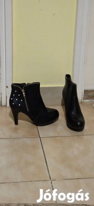 Eladó téli csizmák