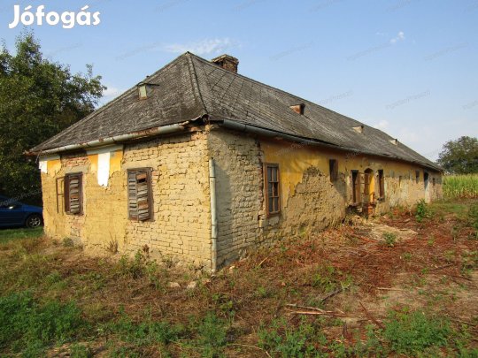 Eladó teljes körűen felújítandó családi ház Zalaerdődön!
