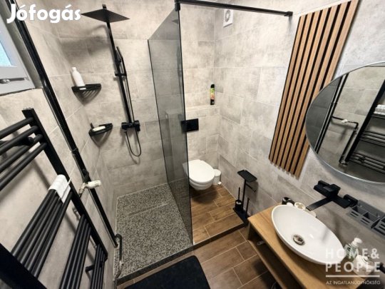 Eladó teljesen felújított belvárosi lakás Szegeden!