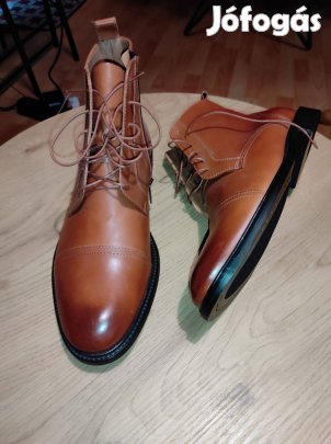 Eladó teljesen új, férfi magasszárú 41-es bőr cipő