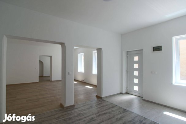 Eladó teljeskörűen felújított, ingatlan Kőszeg szívében a Várkörön