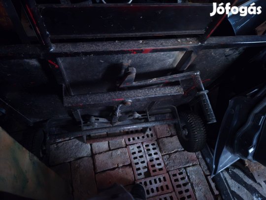 Eladó térkő hordó kocsi