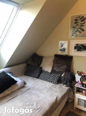 Eladó tetőtéri lakás Újpest központban