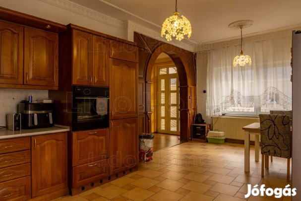 Eladó több generációs családi ház Kecskéden
