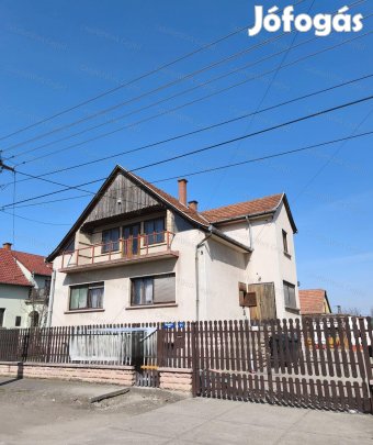 Eladó több lakásos Családi Ház