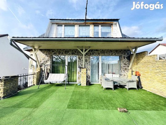 Eladó többgenerációs családi ház Győrzámolyon!