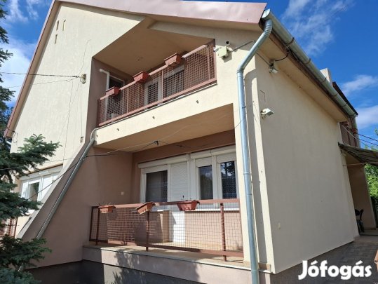 Eladó többgenerációs családi ház Üllőn