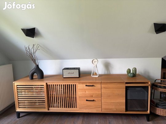 Eladó tölgy furnér tálalószekrény