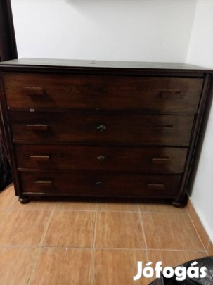 Eladó tömör fa komód