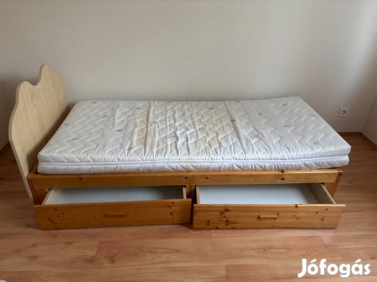 Eladó tömör fenyő ágy matraccal