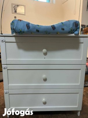 Eladó tömörfa pelenkázó komód