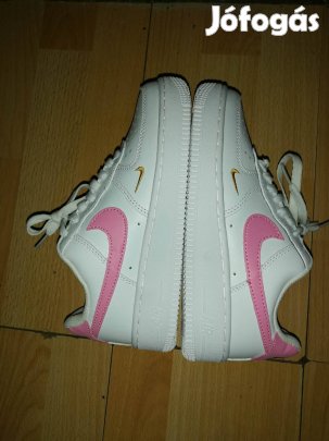Eladó új Nike air női cipő soha nem volt használva 