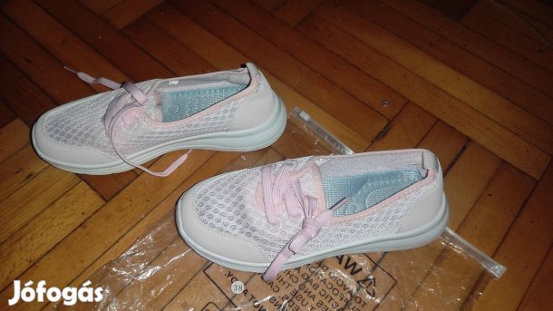 Eladó új Női cipő