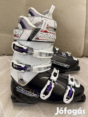 Eladó új Nordica Női síbakancs