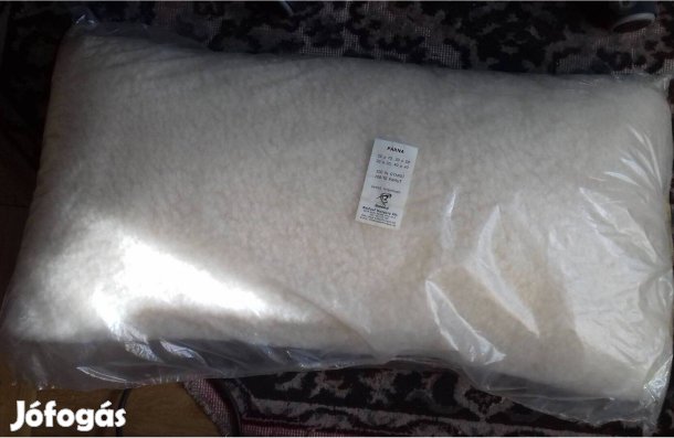 Eladó új, 35 x 70 cm merinói gyapjú párna