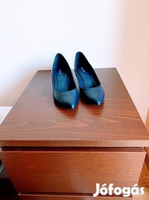 Eladó új, Deichmannban vásárolt női körömcipő. 