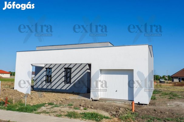 Eladó új építésű családi ház Deszken  kulcsrakészen, nagy telekkel!