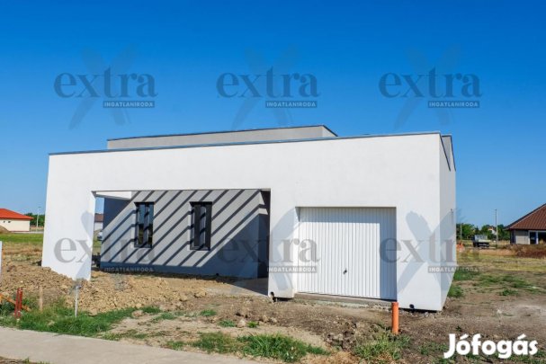 Eladó új építésű családi ház Deszken  kulcsrakészen, nagy telekkel!