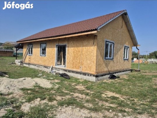 Eladó új építésű energia hatékony családi ház Kömlődön!