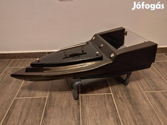 Eladó új etetőhajó, autopilot+radar