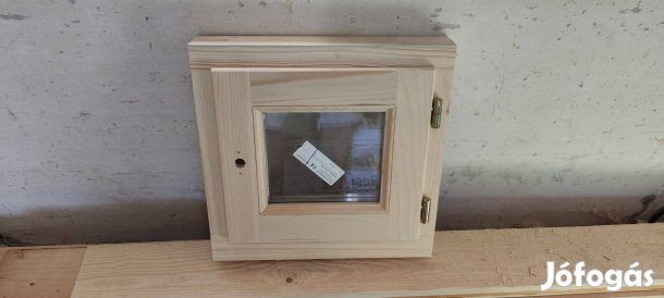 Eladó új fa ablak, tokméret 45x45 cm