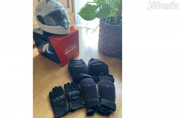 Eladó új motoros felszerelés! Eladó vadonatúj motoros bukósisak,