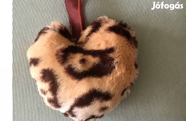 Eladó új műszőrme szivecske dísz