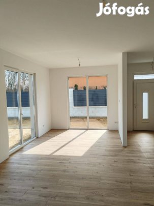 Eladó újépítésű ikerház Nyíregyháza-Nyírszőlősön