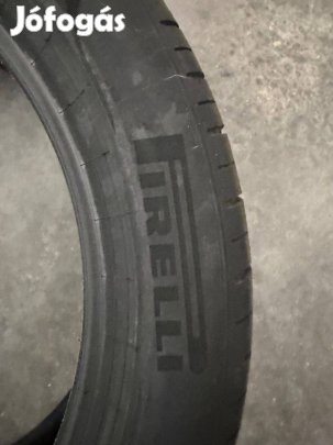 Eladó újszerű Pirelli P Zero nyári gumi szett 245/45 R19 102Y