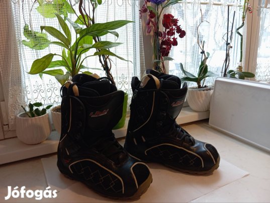 Eladó újszerű Showboard 