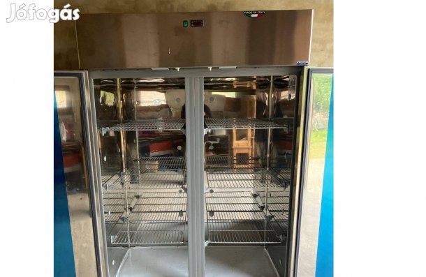 Eladó újszerű bolti berendezések!
