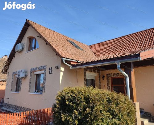 Eladó újszerű családi ház, Tápiószele