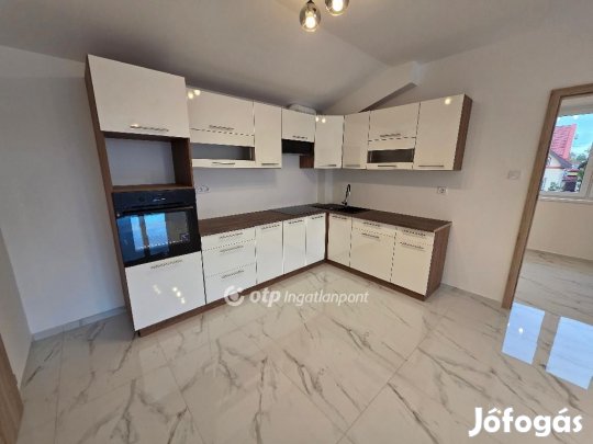 Eladó újszerű lakás, Hajdúszoboszló