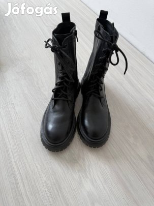 Eladó újszerű női bakancs 38-as (Zara)