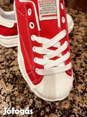 Eladó uniszex cipő 