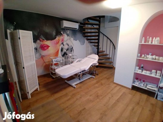 Eladó utcafronti üzlethelyeség a városközpontban