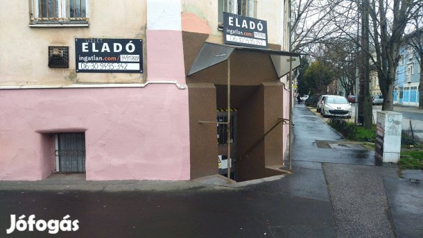 Eladó utcai bejáratos üzlethelyiség Szegeden