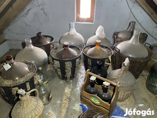 Eladó üvegballonok